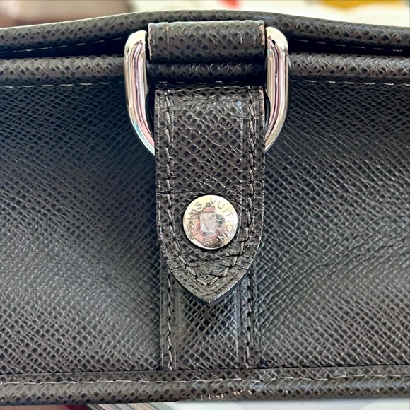 Authentic Louis Vuitton Taiga Brown Crossbody/Messanger Bag - Picture 3 of 9